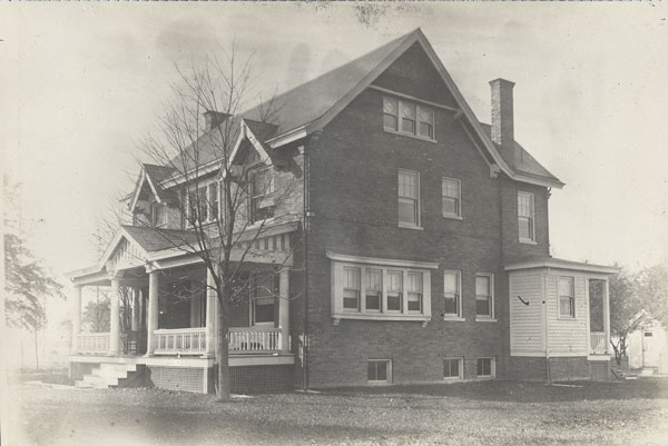 1910 W. J. Magee 